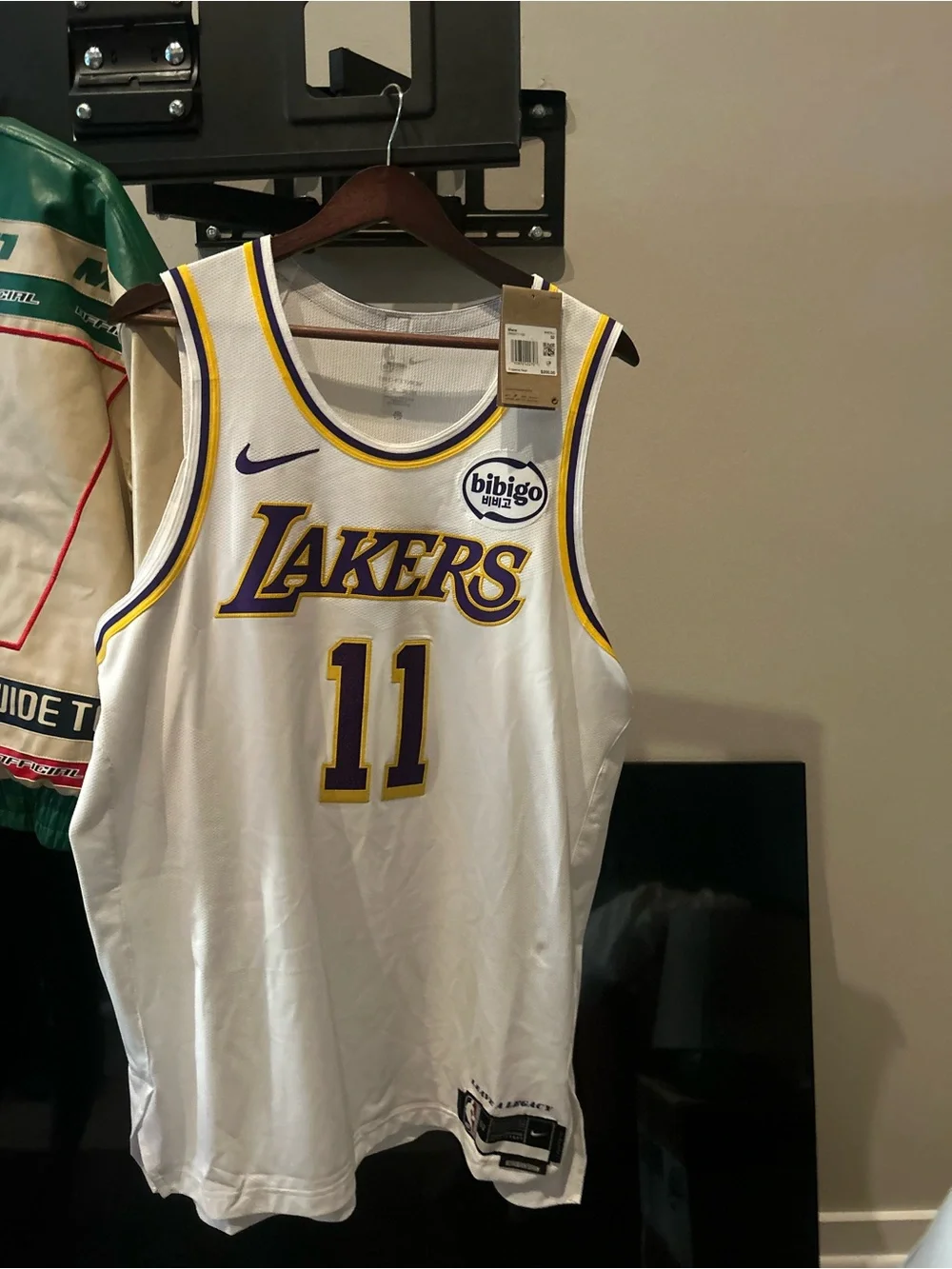 Los Angeles Lakers White 'Hayes' #11 Signed Basketball Jersey